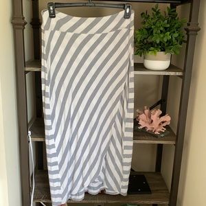 Athleta Gray/Ivory Tulip Hem Skirt Large